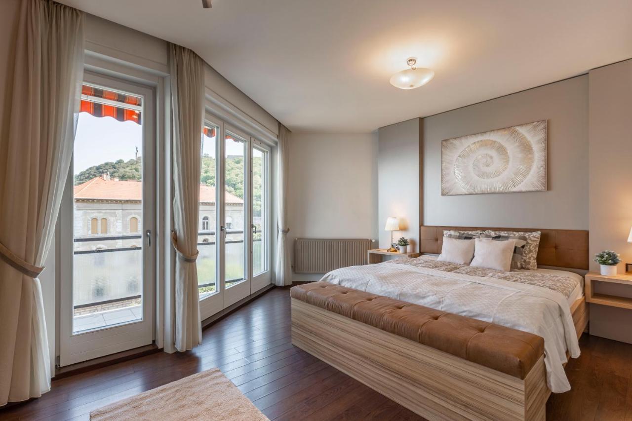 Luxury Residence With A Beautiful View For The Danube River Budapest Exteriör bild
