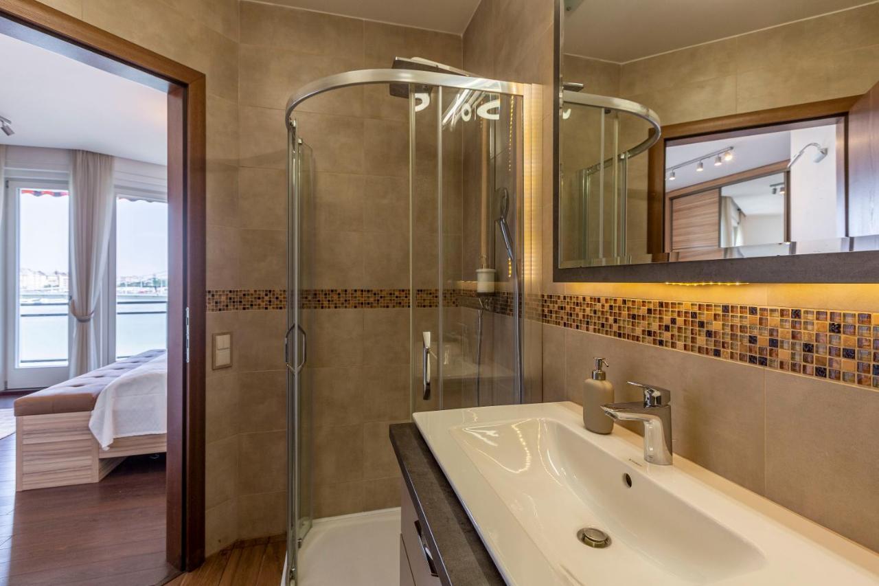 Luxury Residence With A Beautiful View For The Danube River Budapest Exteriör bild